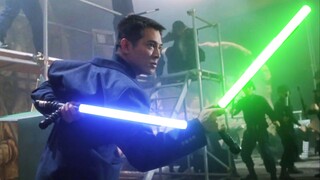 Jet Li's T-shaped lightsaber with two crutches!!! The bachelor version of Star Wars: A Letter to His