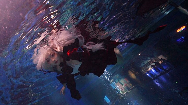 ชีวิต|อาร์คไนท์|คอสเพลย์สกาดีถ่ายรูปในน้ำลึก 5 เมตร