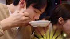 Yoo Yeon Suk: Mùi thơm quá! Còn gì vui hơn việc cùng nhau nấu ăn~