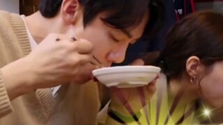 Yoo Yeon Suk: Baunya enak sekali! Tidak ada yang lebih menyenangkan daripada memasak bersama~