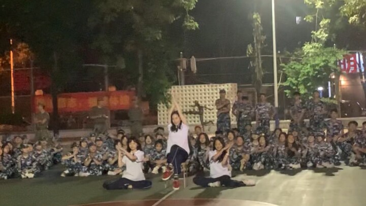 [Nanning Yucai Experimental Middle School] High energy throughout! Military training street dance cl