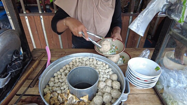 GAK MASUK AKAL BAKSO SEPORSI HARGANYA Rp3000???