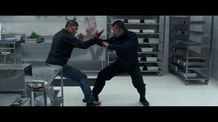 Pertarungan epik Iko Uwais melawan Assasin || The Raid 2