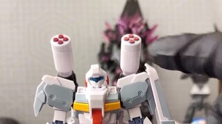 [War Model] เป็นเสื้อกั๊กทรงสูงใช่ไหม? เข็มขัดสีมาการอง ขอบระบาย ตะเข็บใหญ่ และดีไซน์หลวมๆ จะมีใครซื