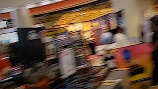 sedang mengintai musuh
