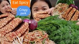 กินซั่วข้าวปุ้นเผ็ดแซ่บหมูกรอบๆ Eat  spicy papaya salad  & Crispy pork