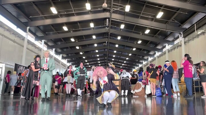 Anya dances Mixed Nuts at Anime Impulse ミックスナッツを踊るアーニャ