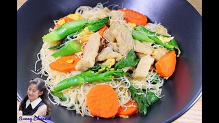 ผัดซีอิ๊วหมูนุ่ม : Stir-fried Rice Noodles with Tender Pork l Sunny Thai Food