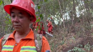 Tất cả chúng tôi đều đến từ các ngành nghề khác nhau và tình nguyện tham gia đội cứu hỏa để bảo vệ r