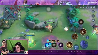 CẦM ROXIE ĐI KHẮP BẢN ĐỒ ĐỂ HỖ TRỢ CHO TEAM...