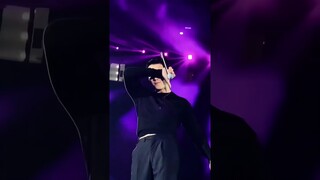 William Chan’s hot dance performance at the concert陈伟霆舞台现场直拍，捂眼扭腰唱跳太帅了！穿秋衣都这么帅！当薛之谦北京鸟巢演唱会嘉宾