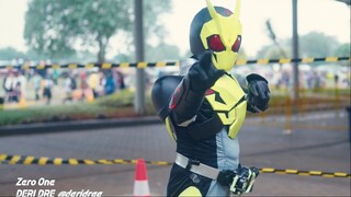 Cosplay Zero One yang jadi idola anak remaja