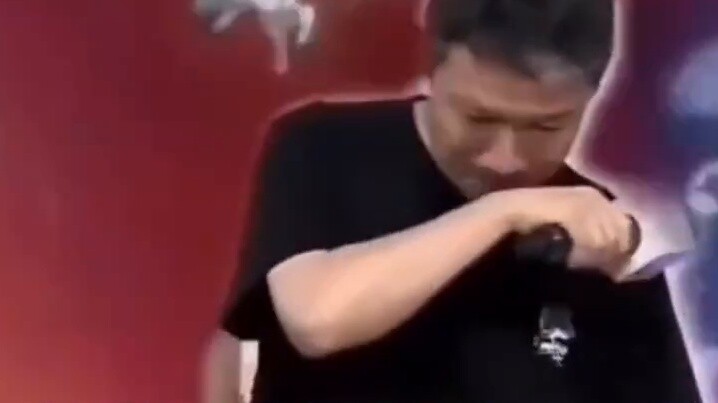 【Aimi TV】Daughter dances in bunny costume and leaves father in tears