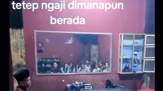 semangat mengaji temen2 gue memang patut diacungi jempol  😏😉😎👍🏼 "Salud gue sama kalean"