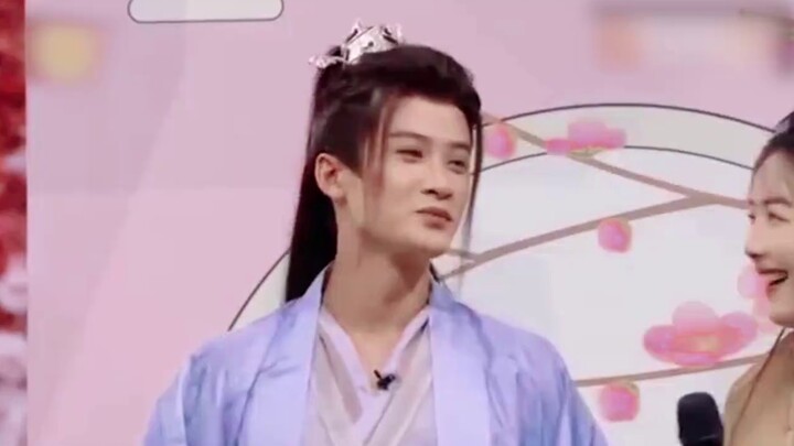 "I Miss You So Much" She beckons him and he follows! Tan Jianci and Zhou Ye's "second pairing" is re