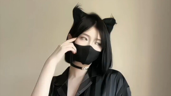 Black cat 👁️📞