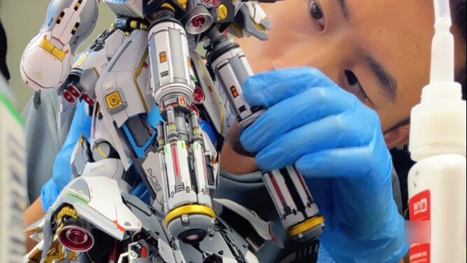 Mengukir kapal memang sulit, tetapi apakah menurut Anda Gundam mudah?