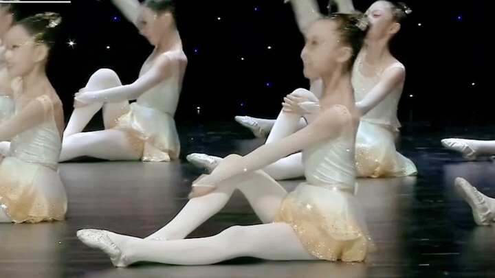 The judges commented that it was very much like the dance of primary school students. The dance was 