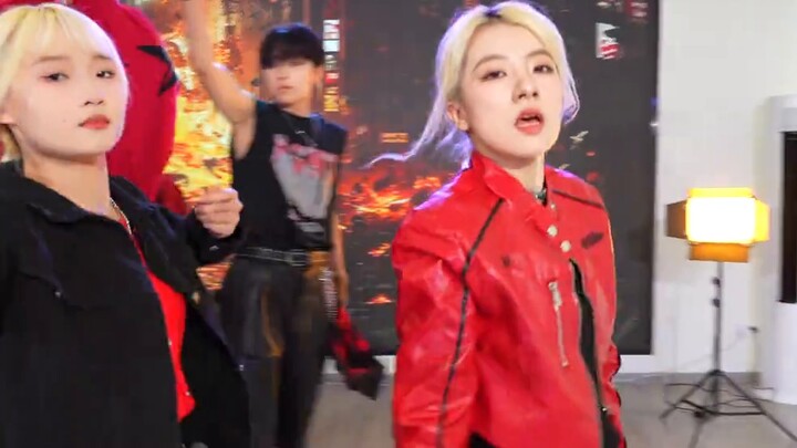 Stray Kids-CHK CHK BOOM Dance Cover