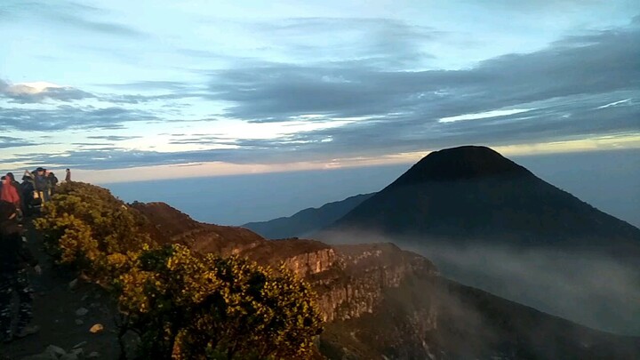 cerita di puncak gede:)