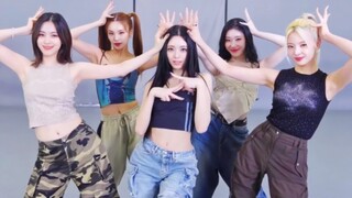 【ITZY】CAKE dance practice room!