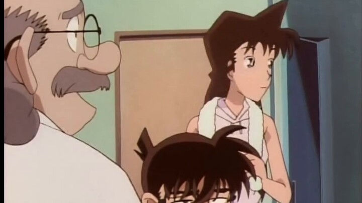 Xiaolan curiga Conan adalah Shinichi, dan tingkah laku Haibara juga menarik perhatiannya