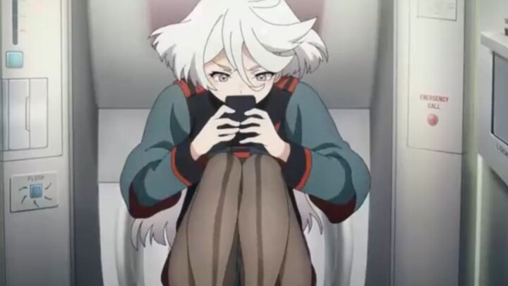 "A white-haired girl who likes to squat on the toilet~💕"