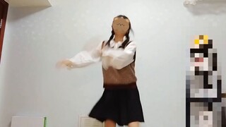 [First attempt at home dance!] A 14-year-old junior high school student danced to Friday Morning!