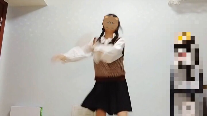 [First attempt at home dance!] A 14-year-old junior high school student danced to Friday Morning!