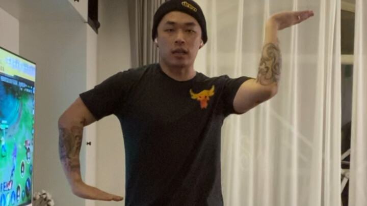 China's easiest hip-hop popping class 9: Tutting is a guaranteed course. Key point: hold the one you