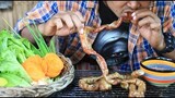 Grilled pig intestines BBQ Recipe - Eating delicious pig intestines with Salad