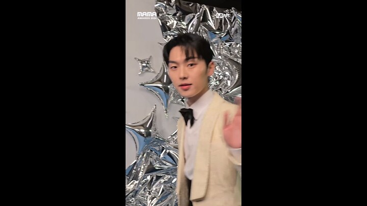 [#2024MAMA] Say hello👋 to #choihyunwook #최현욱 #MAMAAWARDS #2024MAMAAWARDS