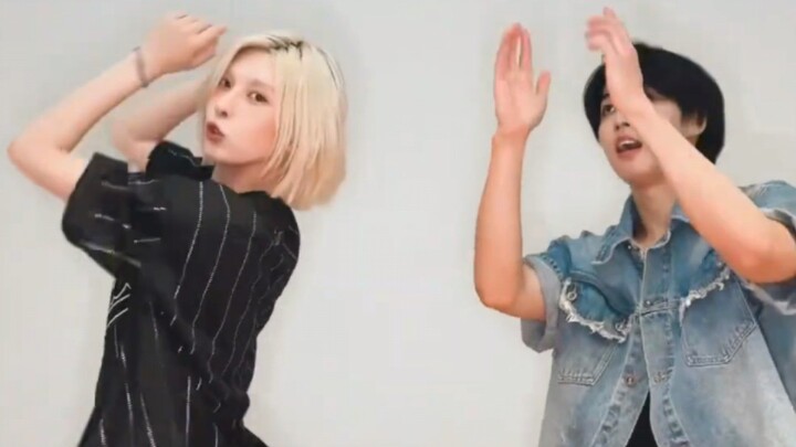 Bài hát mới See That của Bae+Han Ji Sung là bài hát đầu tiên! Đẹp trai quá!