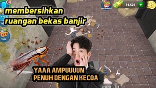 Membersihkan ruangan bekas banjir penuh dengan kecoa