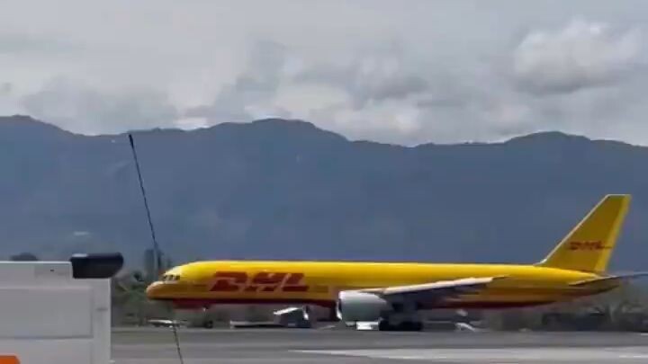 DHL Aero Express 757 broke in two after leaving the runway!