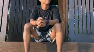 Ternyata cukup melihat dia  tersenyum pun bisa membiatvku bahagia walaupun bukan bersama ku🥀