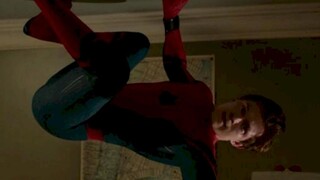 Spider-Man stole back to the dormitory, but was seen by his roommate, embarrassed