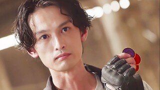 พลังการต่อสู้ที่แข็งแกร่งที่สุด รูปแบบของ Kamen Rider ทั้งสองที่มีพลังการต่อสู้ที่แข็งแกร่งที่สุด