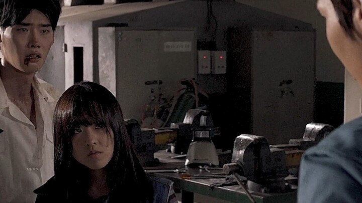 Ini adalah rasa penindasan dari kakak kelas Park Bo Young, tapi sayangnya dia masih tidak bisa lepas