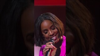 Now this is how you get a talent to join your team 😍 #blindauditions #thevoice