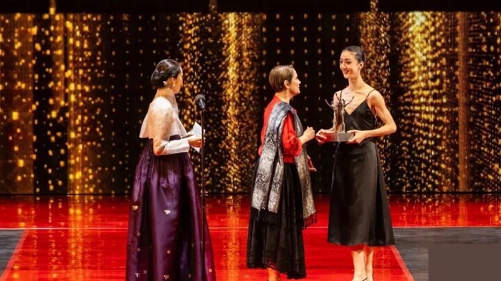 6.21 Qiu Yunting คว้ารางวัล Benoit Award ครั้งที่ 31 สาขานักบัลเล่ต์ยอดเยี่ยม กลายเป็นนักบัลเล่ต์ชาว