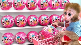 Monkey Baby Bon Bon doing shopping in LOL surprise eggs store and plays toys with puppy