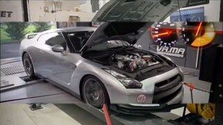 car nissan GTR r35 vs car Ford mustang
