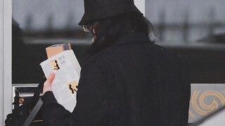 许久不见的机场迪以及迪迪手里的书