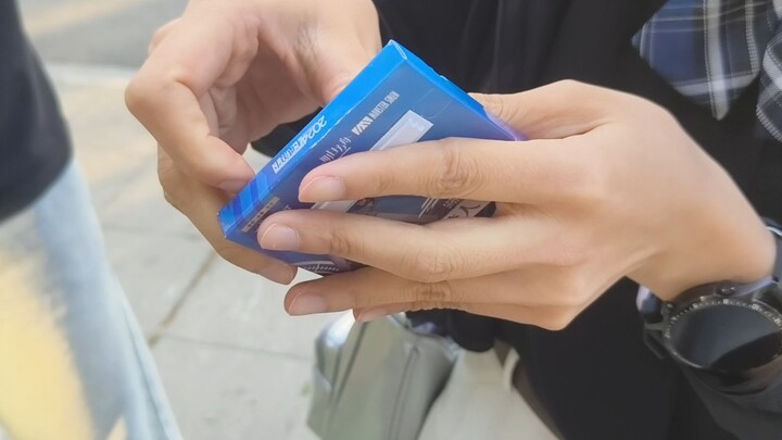 Setelah menonton musik, pergi ke lantai bawah markas Eagle Point untuk menarik kartu, dan keajaiban 