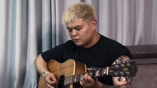 Chơi guitar và hát "Nỗi ám ảnh"