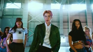 Klip video "On Me" lagu solo baru EXO-SC 200709