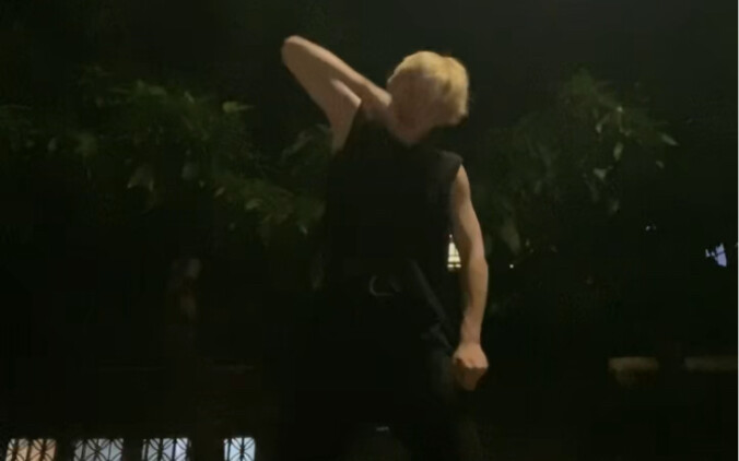 This dance is really crazy! It feels so good to dance at night! Seventeen's Wen Junhui's new song so