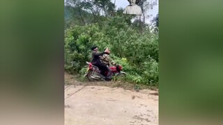 2 cụ vào đó làm gì đấy? 😂😂wannaseeyou funny xuhuong cườikhôngnhặtđượcmồm hàihước funnyvideos xuhuongtiktok