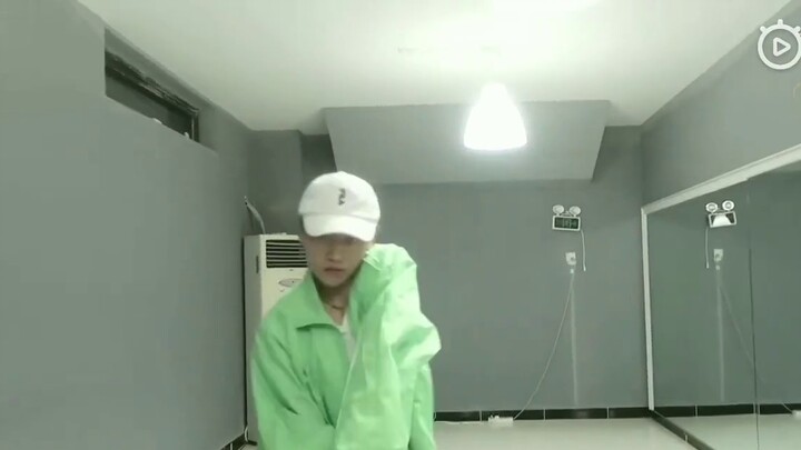 มาดูหลิวยู่ซินฝึกเต้น